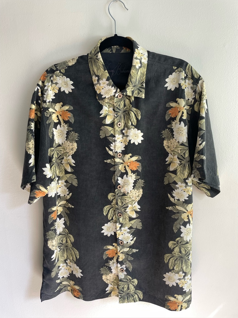 Tommy Bahama 100% Silk Hawaiian Camp Shirt Tropical Floral Pineapple Mens L